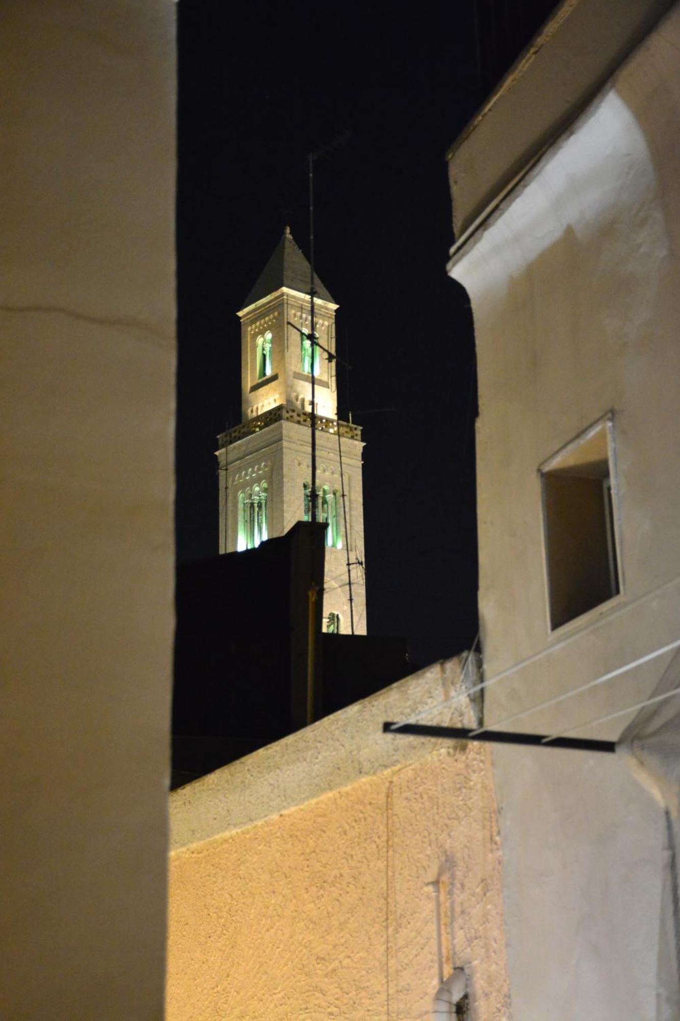 Casa Chloe - Vicino Al Porto E Basilica San Nicola Apartment Bari Luaran gambar