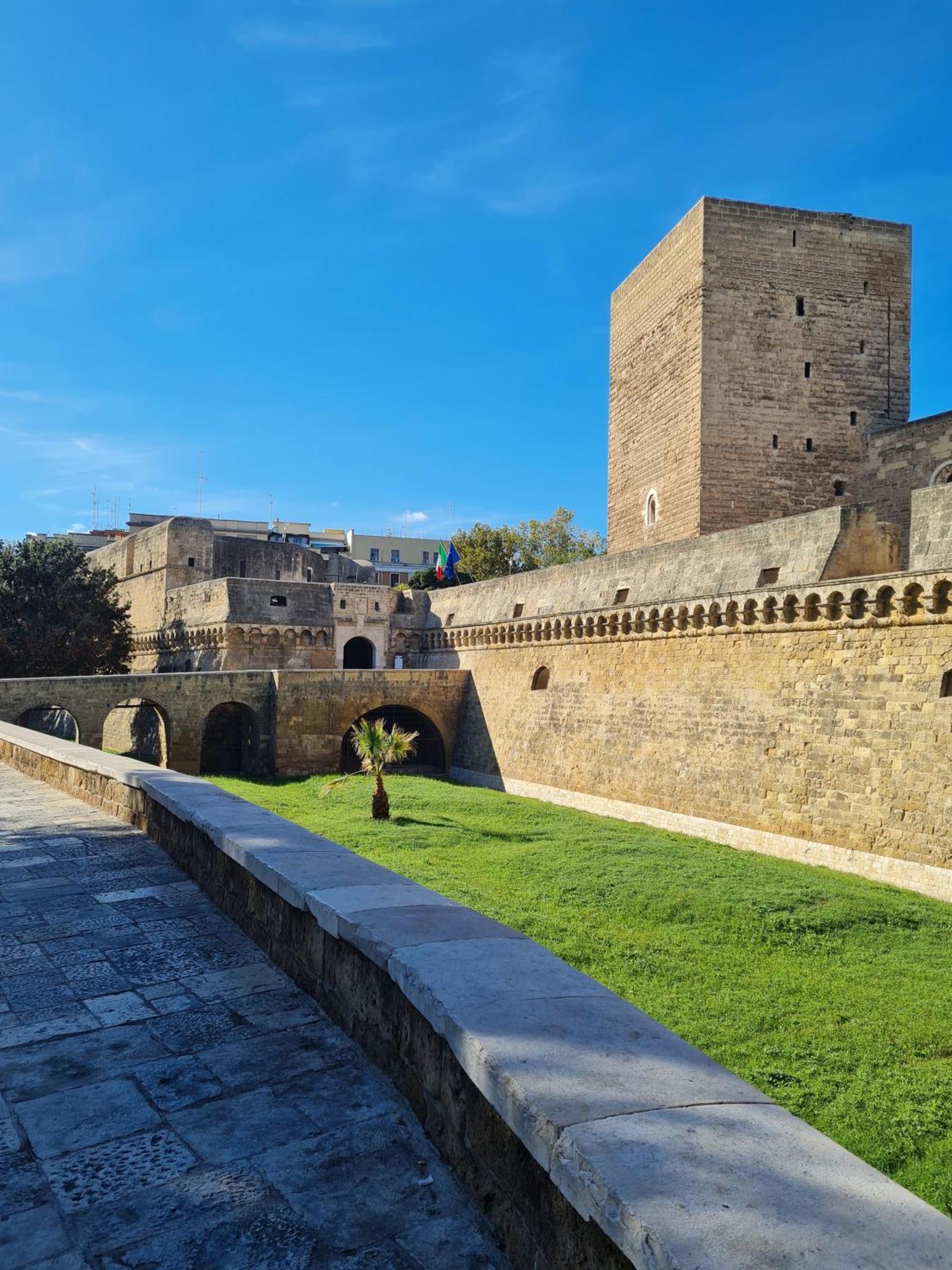 Casa Chloe - Vicino Al Porto E Basilica San Nicola Apartment Bari Luaran gambar